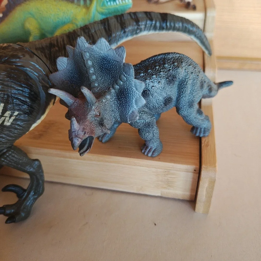 Loose Bundle o 8 Dinosaur Action Figures Pteranodon Edaphosaurus Triceratops ZA2